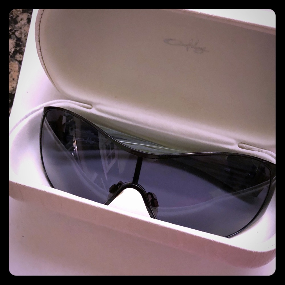 Oakley’s Sunglasses-Breathless